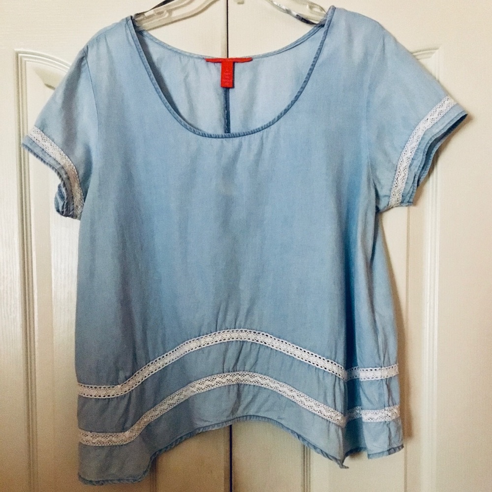 Chelsea & Violet Women’s blue w/white cotton top